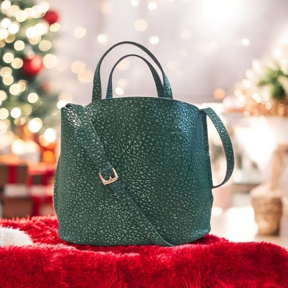 Handbags - Green Textured Leather With Gold Hardware Crossbody, Sholder Hand Bag Tote